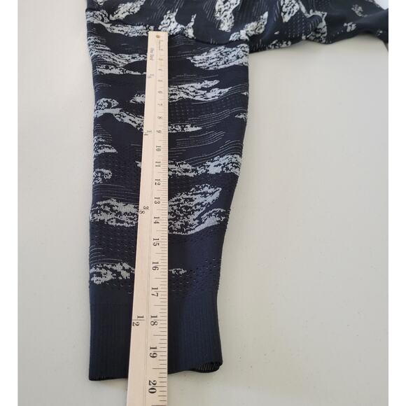 Gymshark Adapt Camo Seamless Track Jacket Black Light Gray Womens Large - Picture 11 of 11